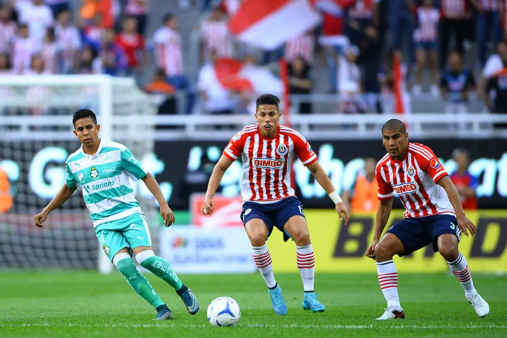 Salcido y Salcedo cuando jugaban en Chivas