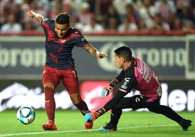 MEXSPORT Alexis trata de llevarse la marga de Hugo González