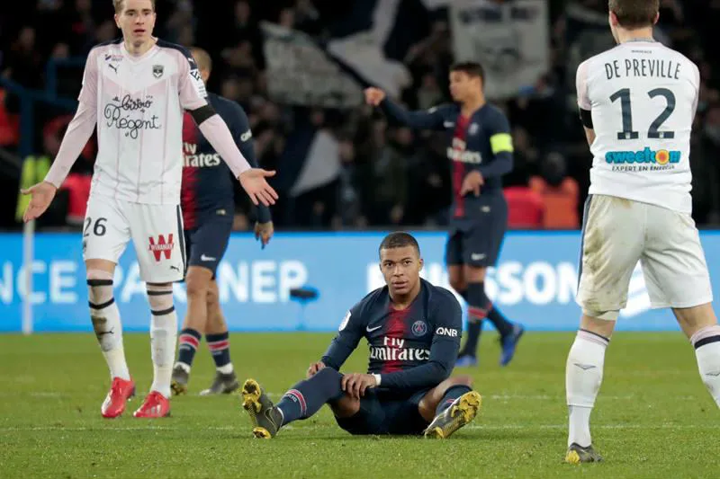 Kylian Mbappé se lamenta en juego del PSG