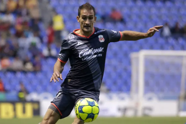 Loeschbor durante un partido contra Puebla