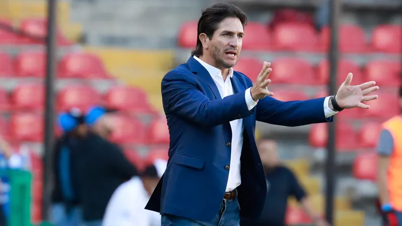 IMAGO7 Bruno da indicaciones a sus jugadores en el C2019