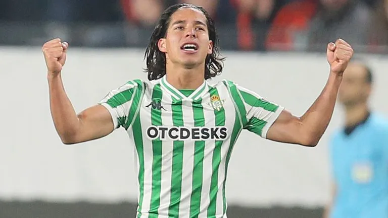 Diego Lainez celebra anotación con el Betis