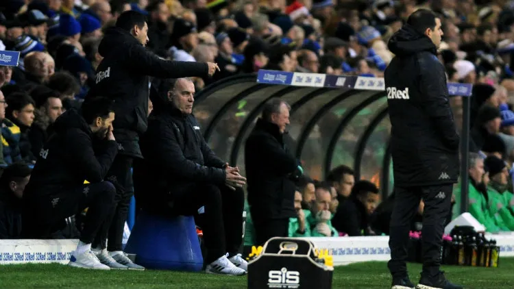 FACEBOOK LEEDS UNITED Bielsa observa el duelo de Leeds United