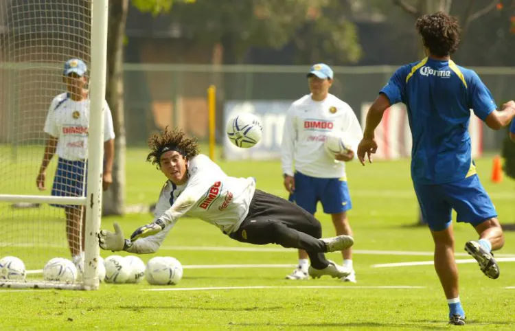 RÉCORD Guillermo Ochoa, en su paso por América