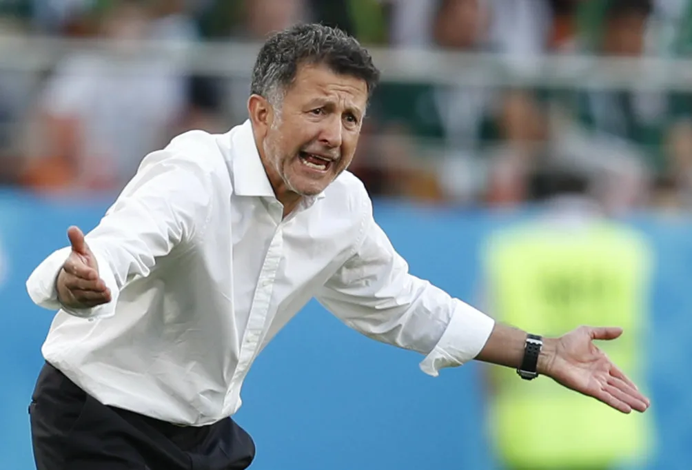 AP Juan Carlos Osorio da indicaciones durante Rusia 2018