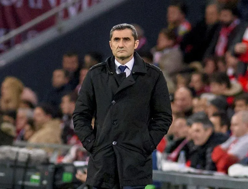 EFE Valverde observa un juego del Barcelona