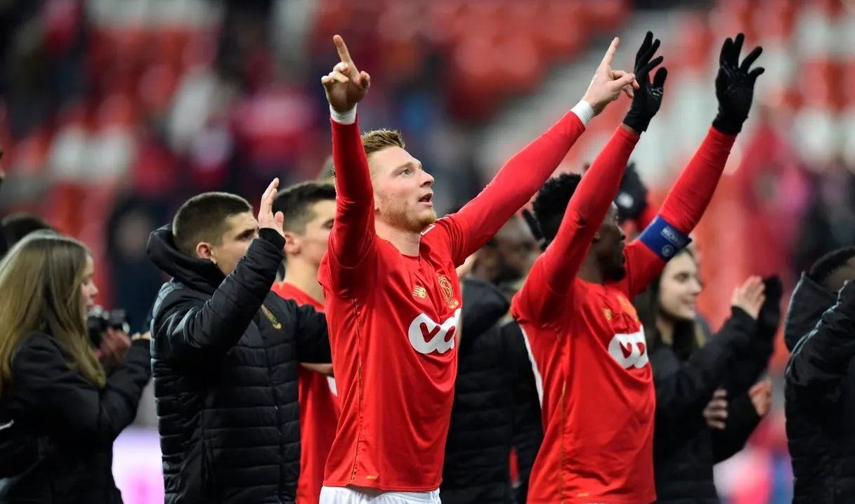 Jugadores de Standard celebran triunfo