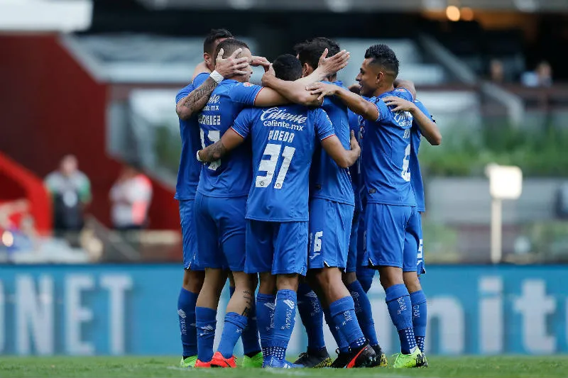 ERNESTO PÉREZ Jugadores del Cruz Azul festejan un gol