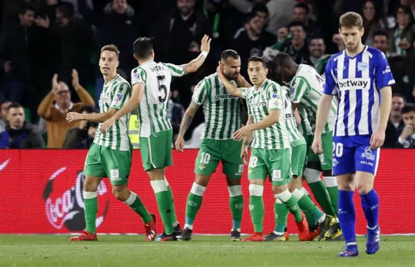 Jugadores del Betis festejan gol