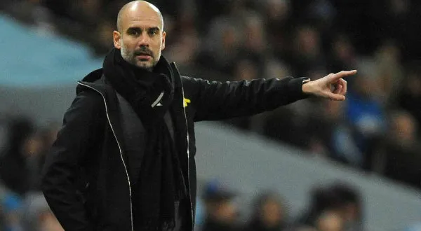 Pep Guardiola durante un partido con el Manchester City
