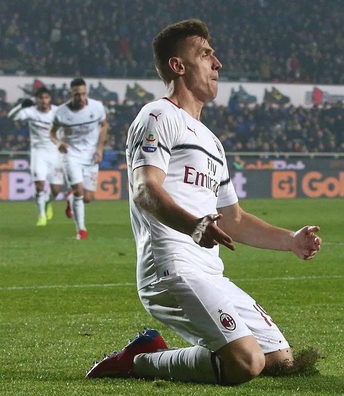 Piatek festeja gol con el Milan