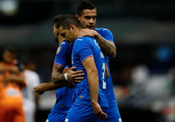 Caraglio consuela a Pablo Aguilar