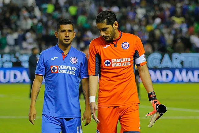 Corona y Elías Hernández, tras un descalabro del Cruz Azul