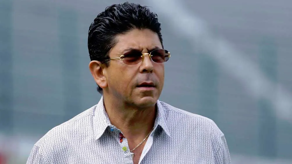 IMAGO7 Fidel Kuri sigue de cerca las acciones de sus pupilos