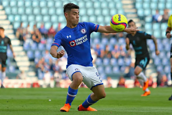 Felipe Mora, en su etapa como jugador de Cruz Azul