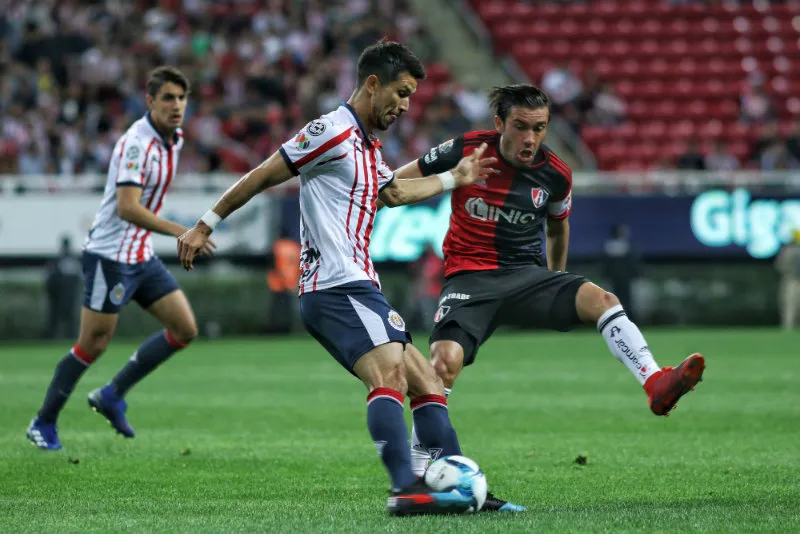 IMAGO7 Jesús Molina y Juan Pablo Vigón disputan un balón