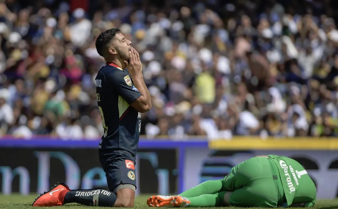 MEXSPORT Jugadores del América se lamentan tras gol de Pumas