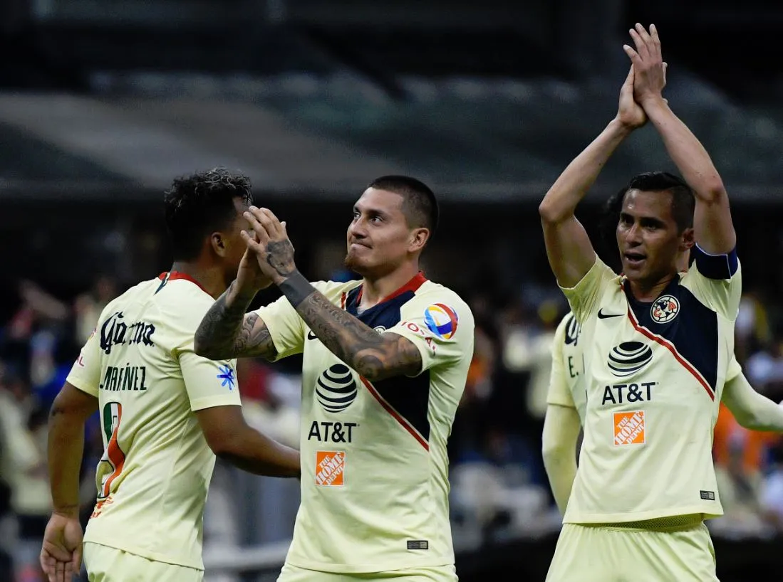 IMAGO7 Castillo festeja gol con afición de América