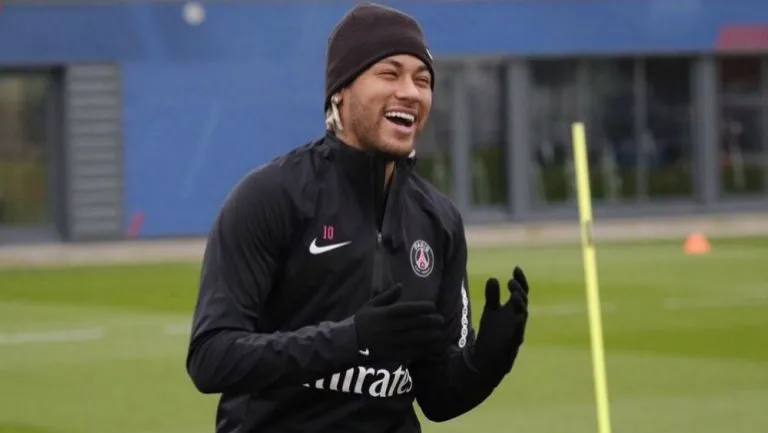 Neymar, durante un entrenamiento con el PSG