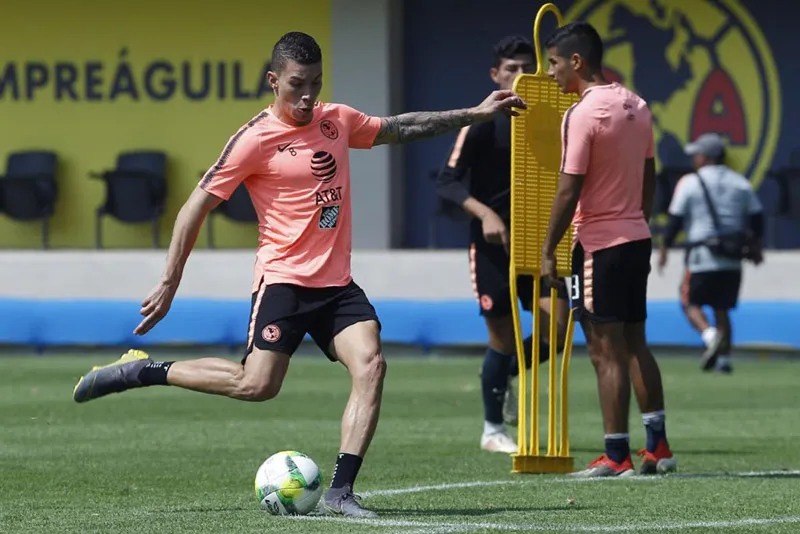 MIGUEL PONTÓN Uribe, en una sesión en las instalaciones azulcremas