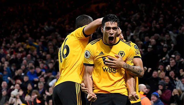 Jiménez festejando un gol