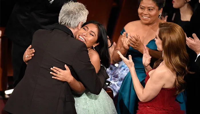 Parte del elenco de 'Roma' y Cuarón en los Premios Oscar