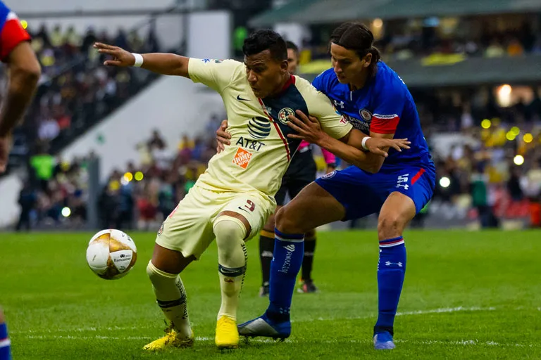 Igor Lichnovsky cubre a Martínez en la Final del A2018