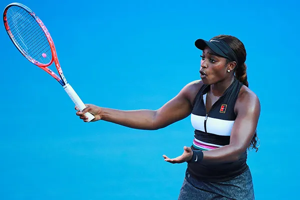 Sloane, molesta en el juego contra Haddad