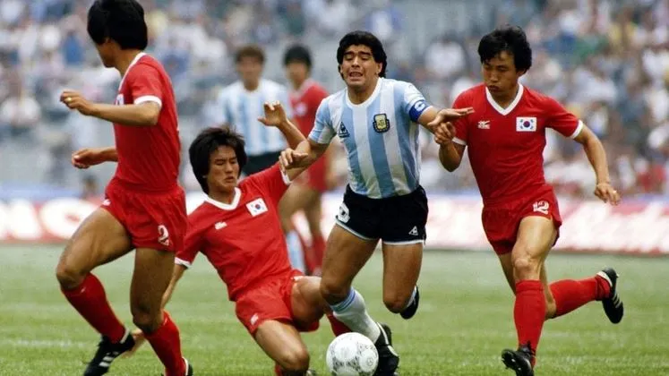 ESPECIAL Maradona ante Corea del Sur en CU, durante la Copa del Mundo México 1986