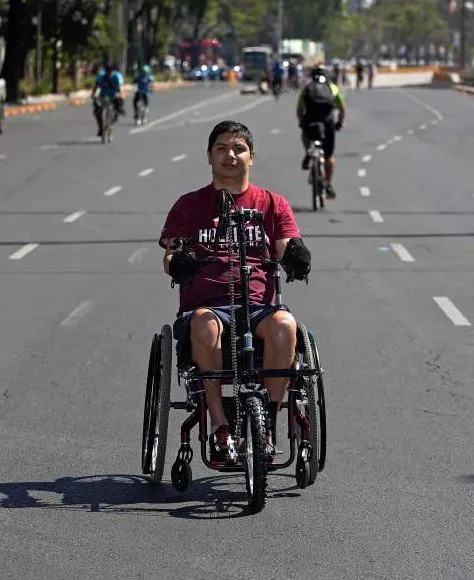 Christian en una rutina de handcycling