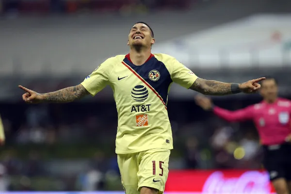 Nicolás Castillo festeja su gol frente a Lobos BUAP