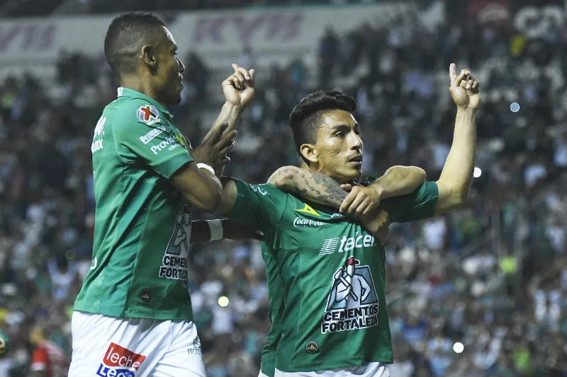 IMAGO7 Jugadores del León festejan un gol