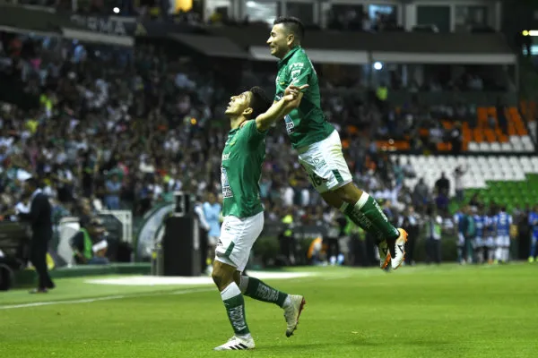 IMAGO7 Ángel Mena celebra su anotación frente a Santos Laguna