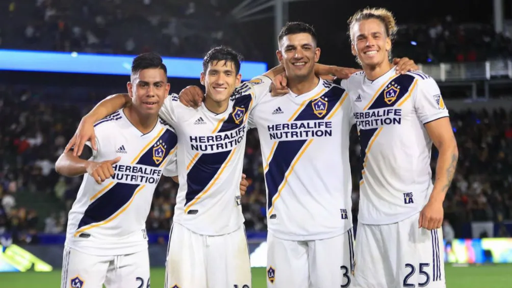 Efraín Álvarez y sus compañeros celebran triunfo del Galaxy