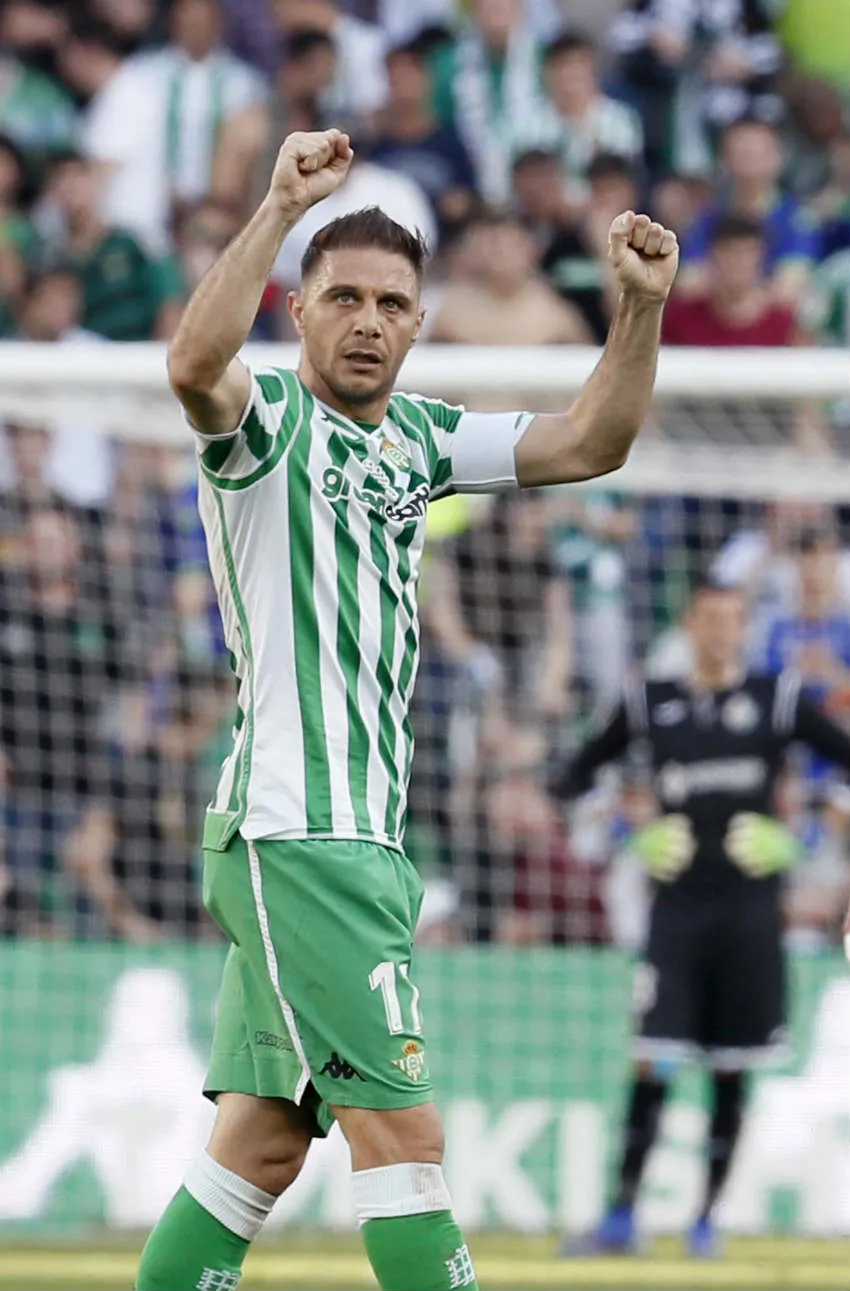 Joaquín alza los brazos tras marcar frente al Getafe