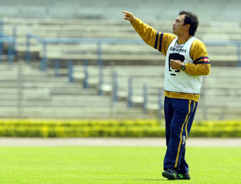 Hugo Sánchez cuando dirigía a los Pumas
