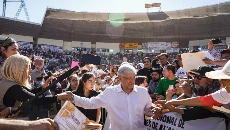 TWITTER @LOPEZOBRADOR_ AMLO arriba a su conferencia matutina