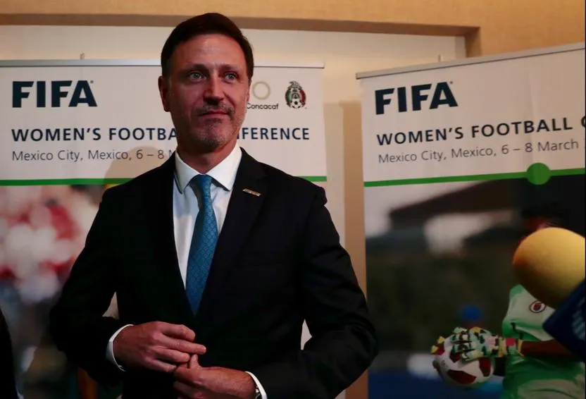 Philippe Moggio atiende a los medios de comunicación