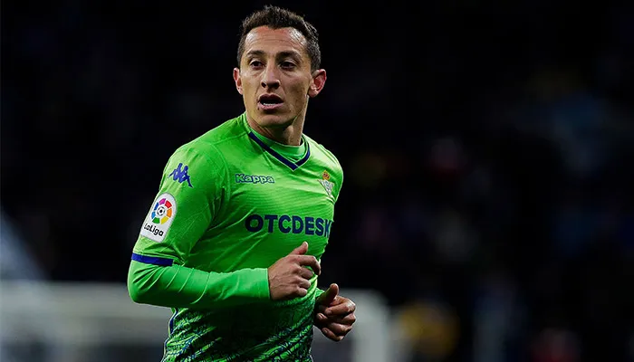 Gurdado durante un partido con el Betis