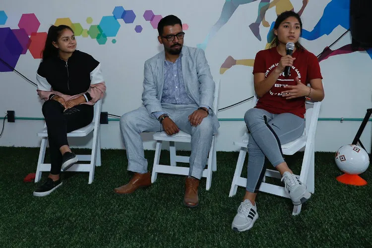ERNESTO PÉREZ Jana Gutiérrez y Eleisa Santos, durante una presentación de la Cínica Gric