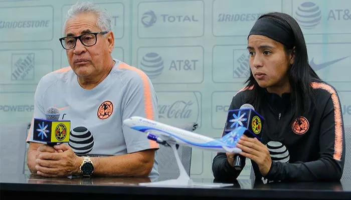 IMAGO7 Cuéllar y Lucero Cuevas en conferencia de prensa