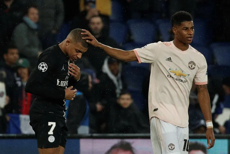 Rashford anima a Mbappé tras la caída en Octavos