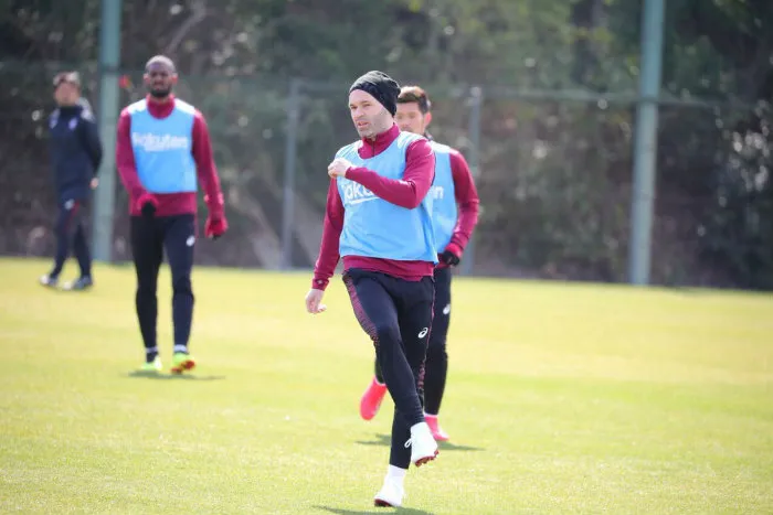 TWITTER @ANDRESINIESTA8 Iniesta en un entrenamiento con el Vissel Kobe