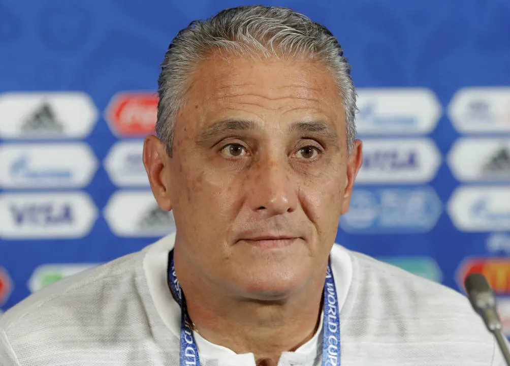 Tite atiende a los medios de comunicación