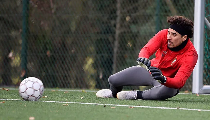 FACEBOOK @RSCL.BE Ochoa en entrenamiento con el Standard