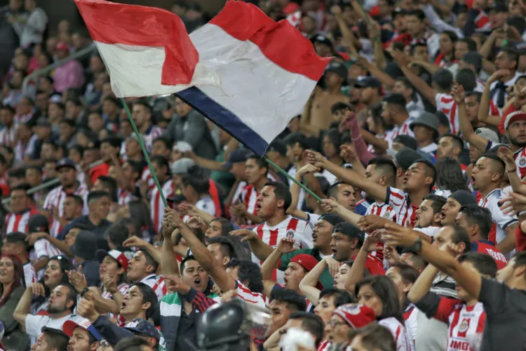 Afición rojiblanca en el duelo entre Chivas y Monterrey