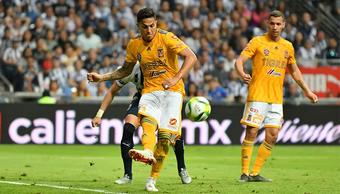 Salcedo durante el Clásico Regio