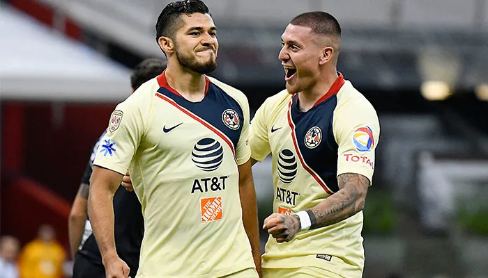 ima Henry y Nico Castillo festejando un gol con el América