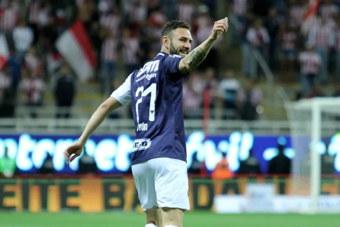 Layún en partido ante Chivas
