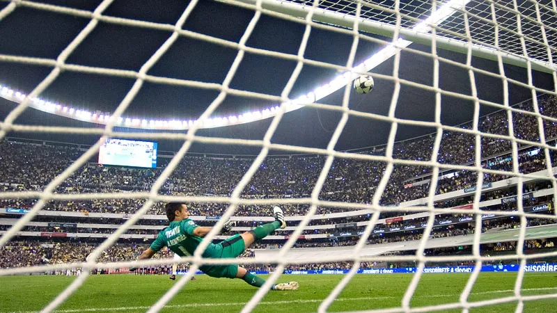 Así paró Rodríguez el penalti de la victoria